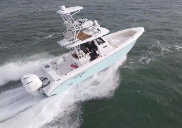 32' Everglades 2019 Yacht For Sale